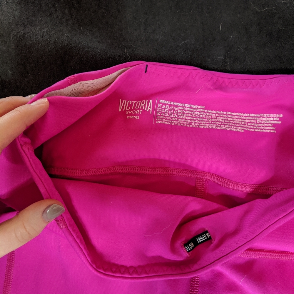 (SOLD) Victoria's Secret Knockout Crop Size M - Picture 7 of 7